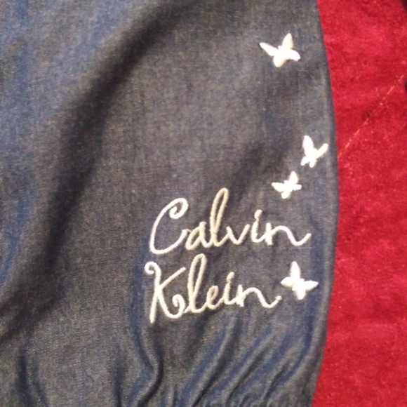 Calvin Klein - Picture 2 of 4